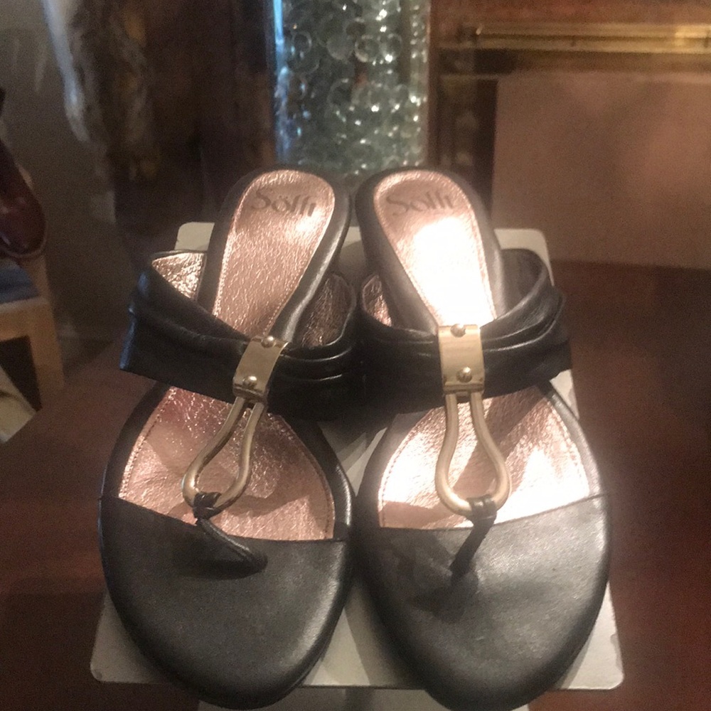 Black soft flip flop size 8.5